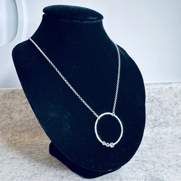 Talia - Sterling Silver Necklace with hammered circle with Swarovski crystals - Picture 12 of 14